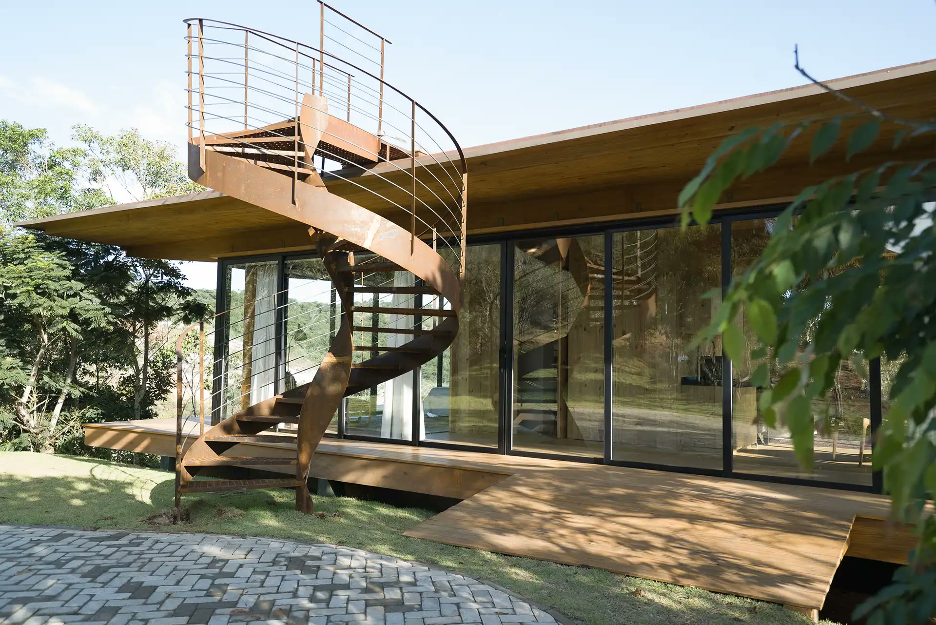 Casa Einstein, a Glass House, no Alto Mogol