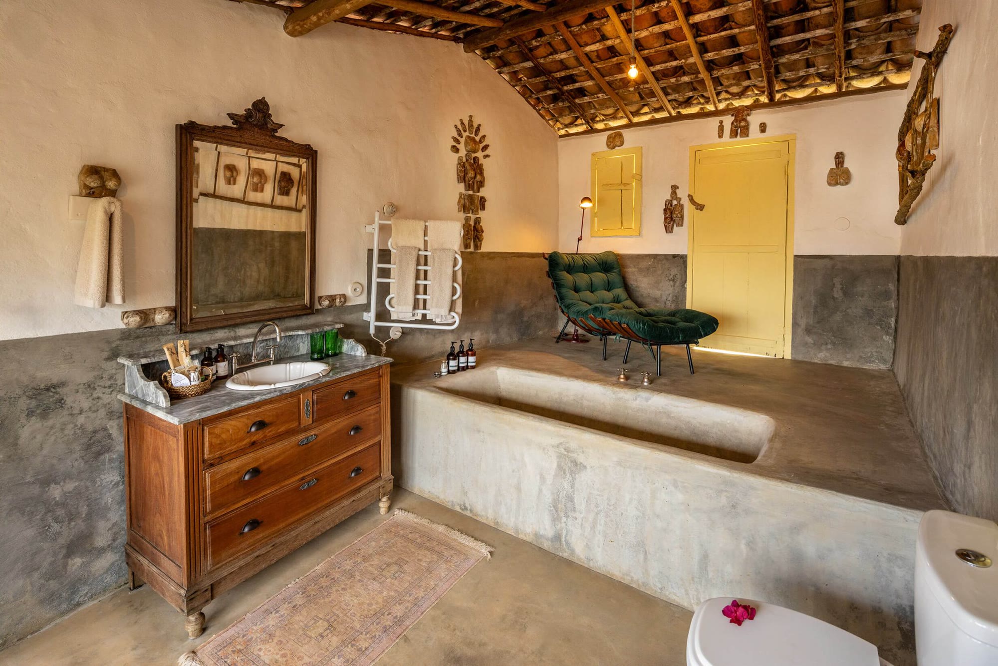 Casa Freud, Ibiti Village