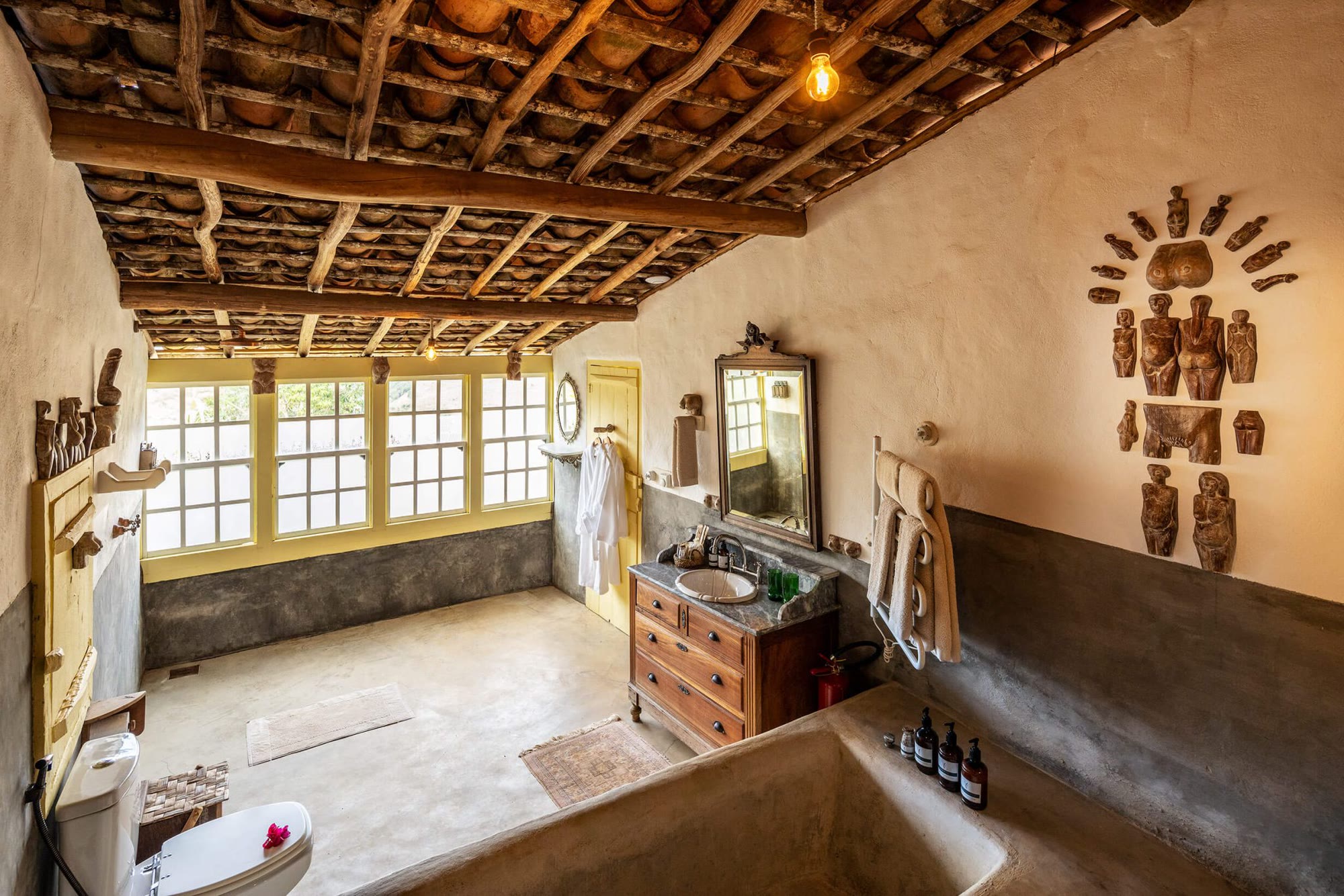 Casa Freud, Ibiti Village